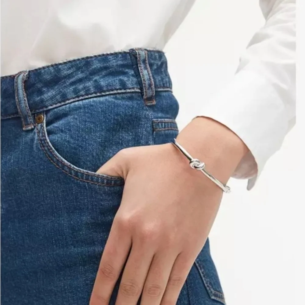 🩶🔹️Kate Spade🔹️ Sailor's Knot Hinge Bangle Silver [$79] - Picture 2 of 5